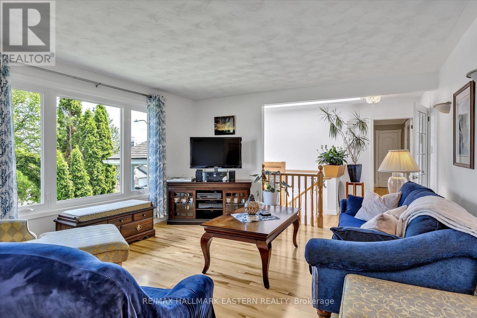 959 Golfview Road, Peterborough West (Central), Ontario  K9J 7W2 - Photo 3 - X12178659