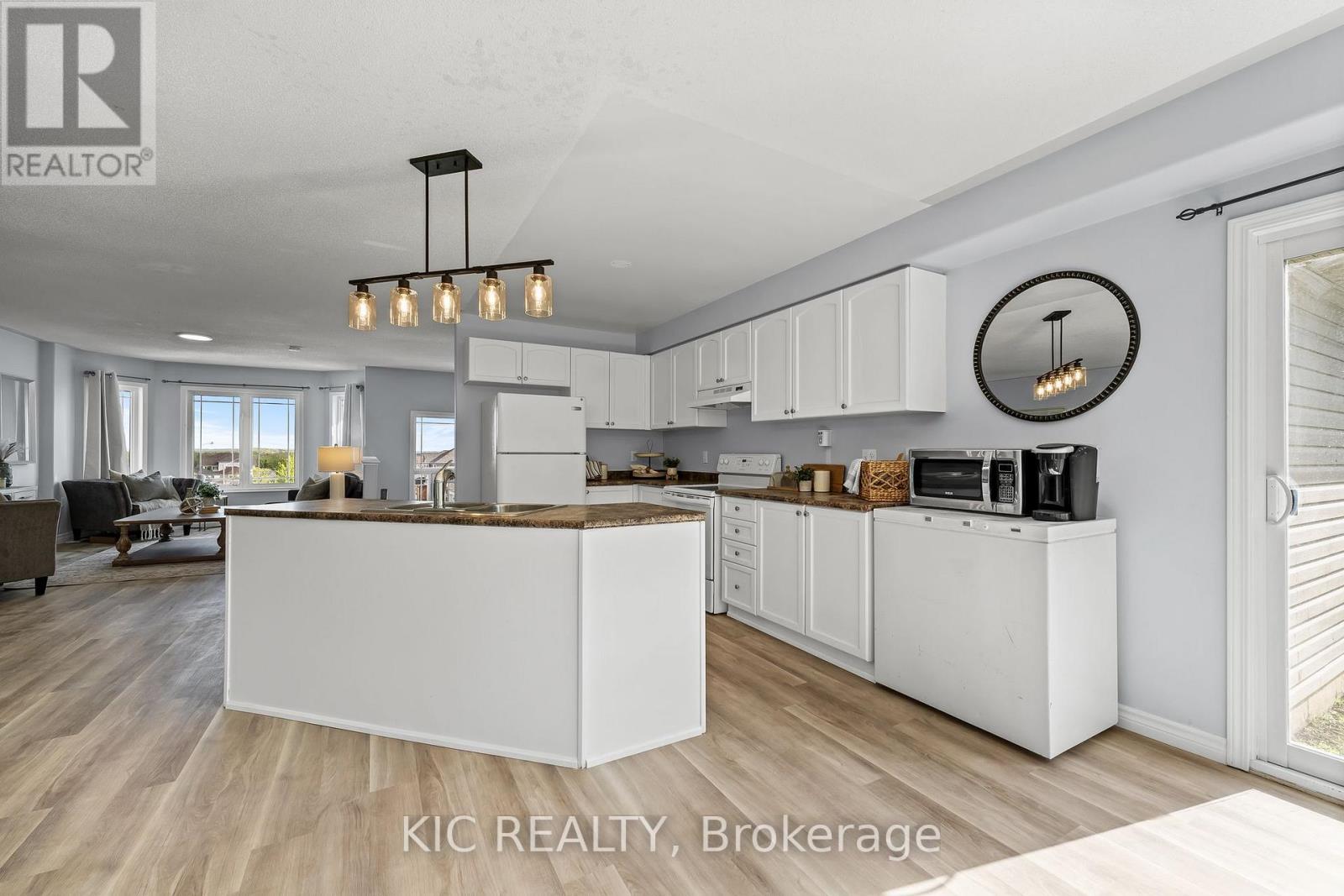 574 Clancy Crescent, Peterborough West (South), Ontario  K9K 2S2 - Photo 14 - X12178886