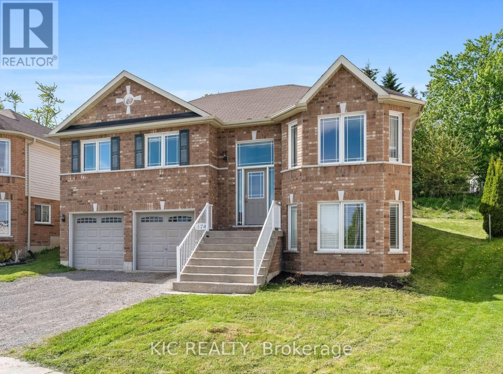 574 Clancy Crescent, Peterborough West (South), Ontario  K9K 2S2 - Photo 3 - X12178886