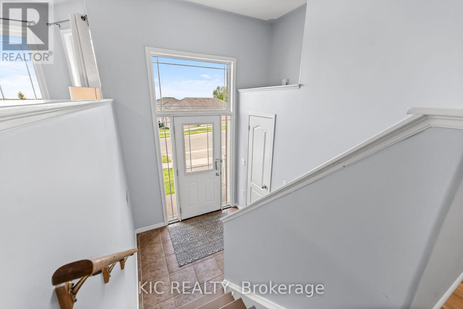 574 Clancy Crescent, Peterborough West (South), Ontario  K9K 2S2 - Photo 4 - X12178886