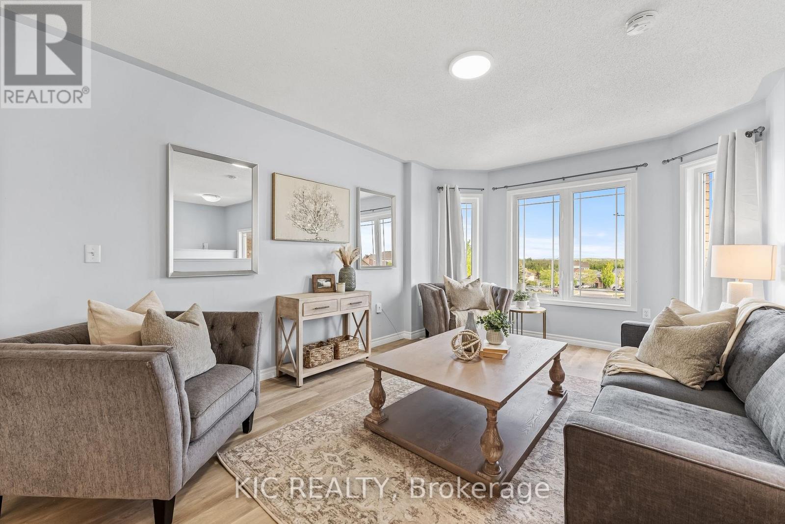 574 Clancy Crescent, Peterborough West (South), Ontario  K9K 2S2 - Photo 5 - X12178886