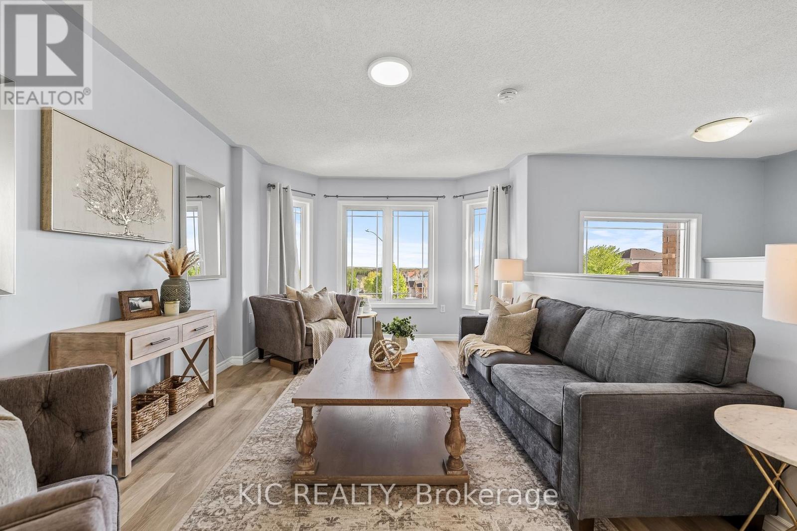 574 Clancy Crescent, Peterborough West (South), Ontario  K9K 2S2 - Photo 6 - X12178886