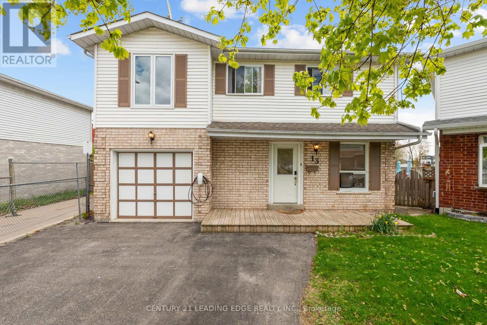13 Sylvia Court, Clarington (Newcastle), Ontario  L1B 1J4 - Photo 2 - E12178752