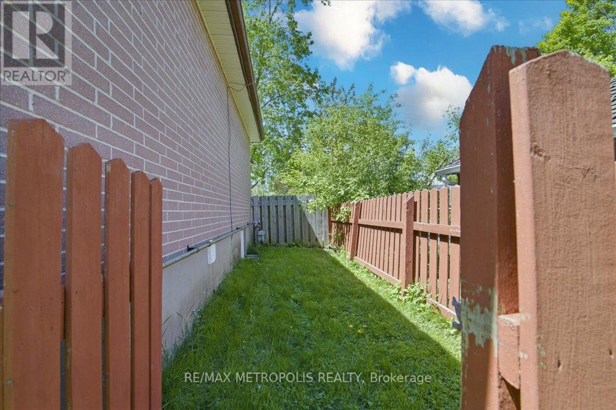 Bsmt - 1020 Brewer Street, Peterborough (Otonabee), Ontario  K9J 5B4 - Photo 23 - X12179064