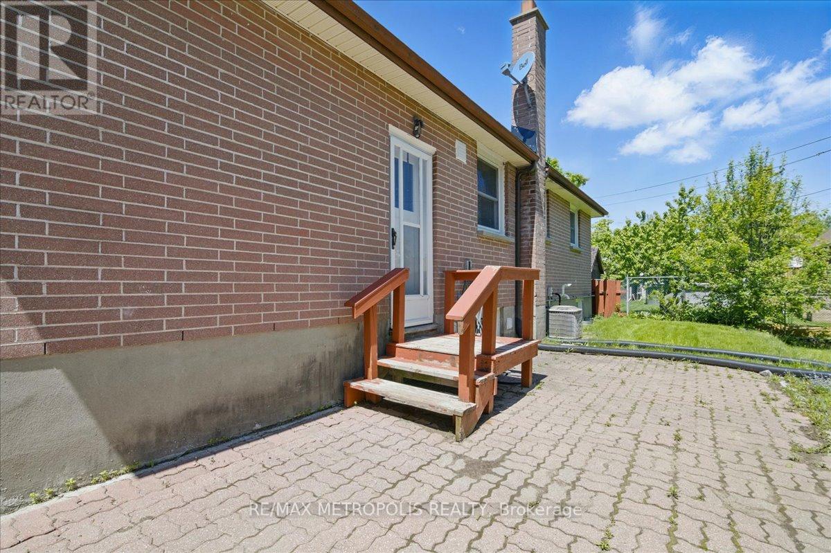 Bsmt - 1020 Brewer Street, Peterborough (Otonabee), Ontario  K9J 5B4 - Photo 5 - X12179064