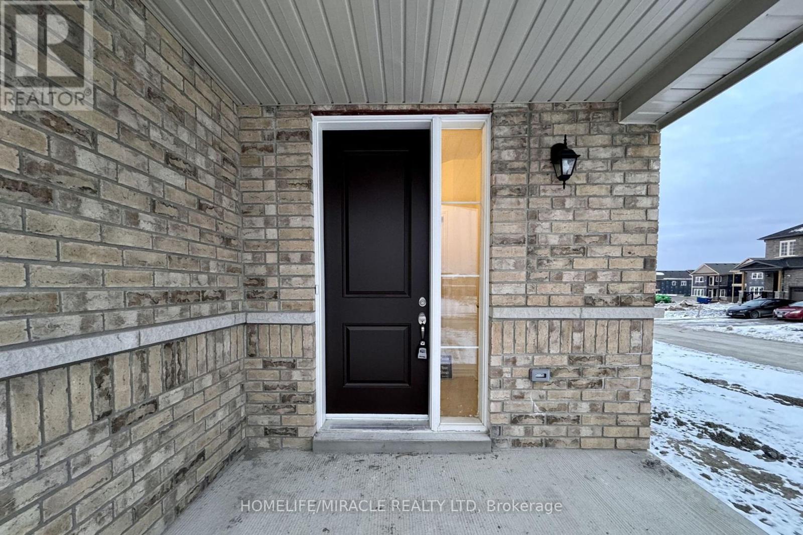 916 Bamford Terrace, Peterborough North (North), Ontario  K9K 0G3 - Photo 2 - X12179413