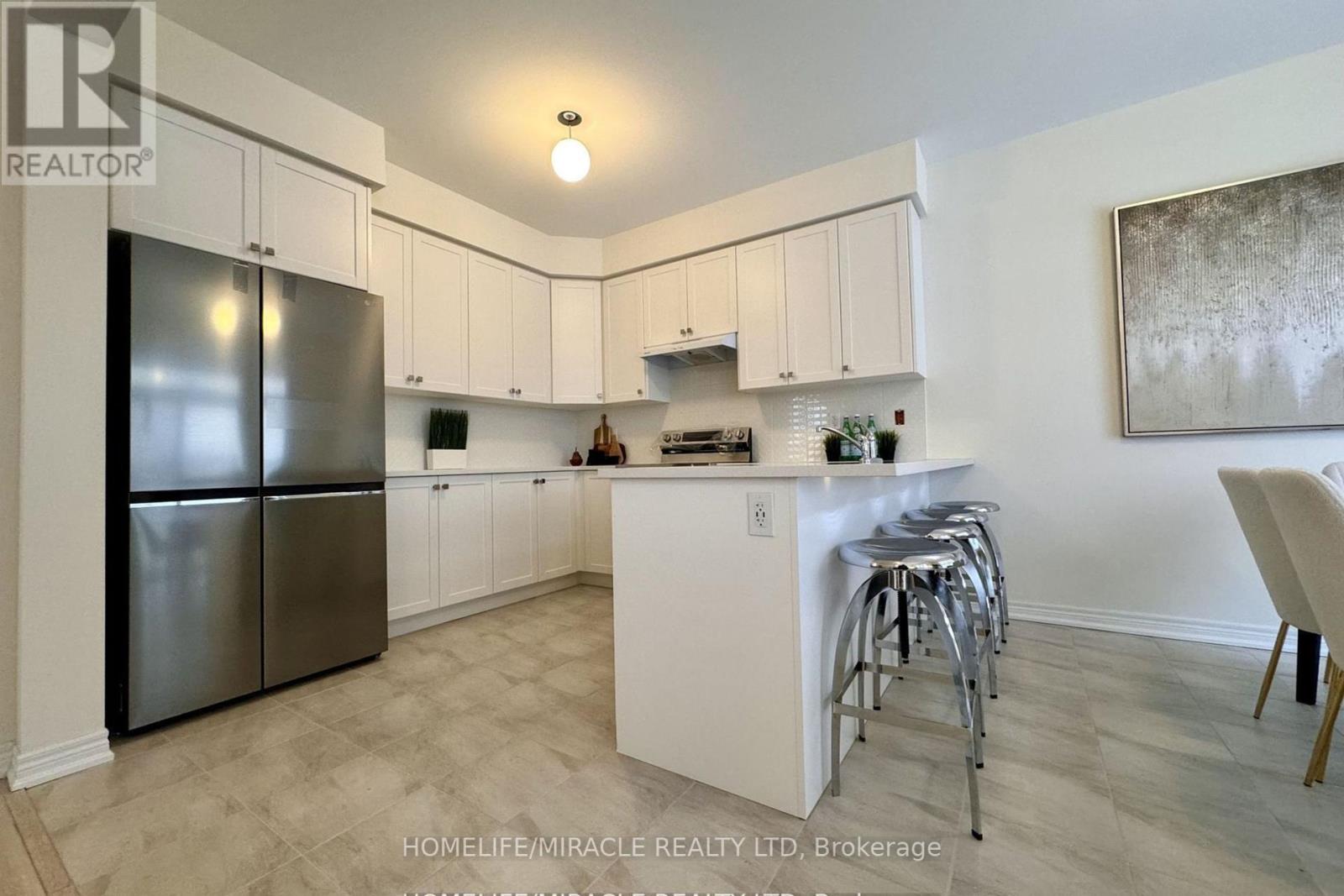 916 Bamford Terrace, Peterborough North (North), Ontario  K9K 0G3 - Photo 5 - X12179413