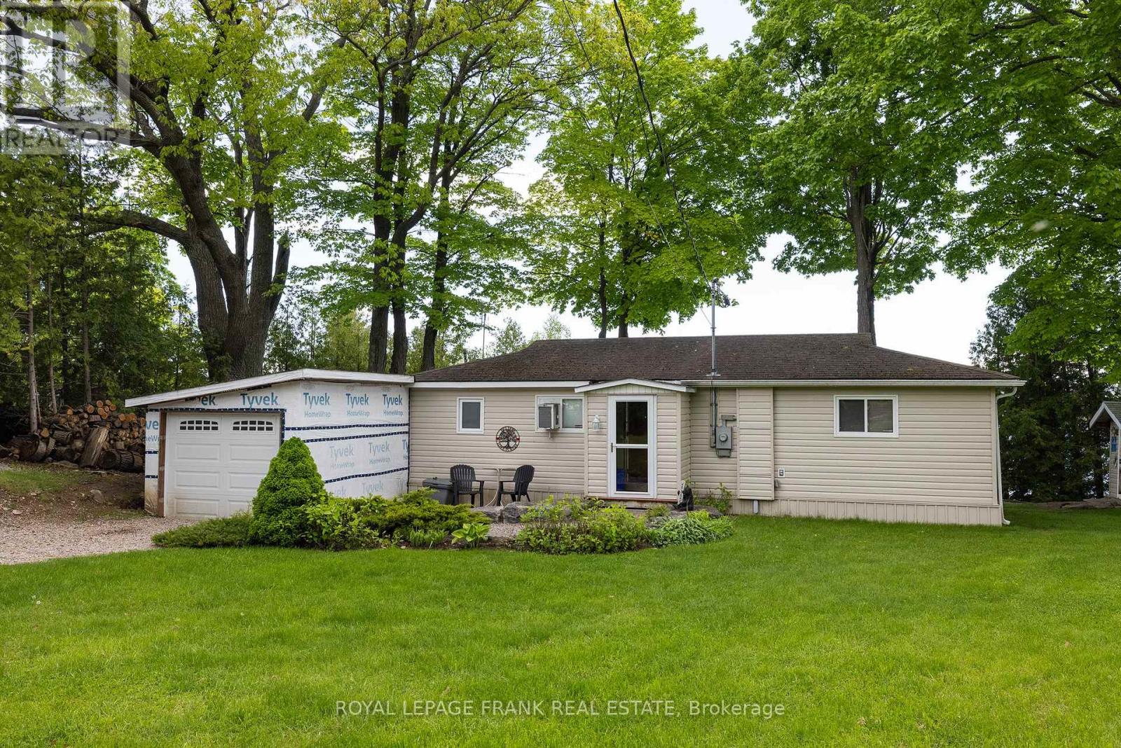 26 Fire Route 60, Trent Lakes, Ontario  K0L 1J0 - Photo 2 - X12179783