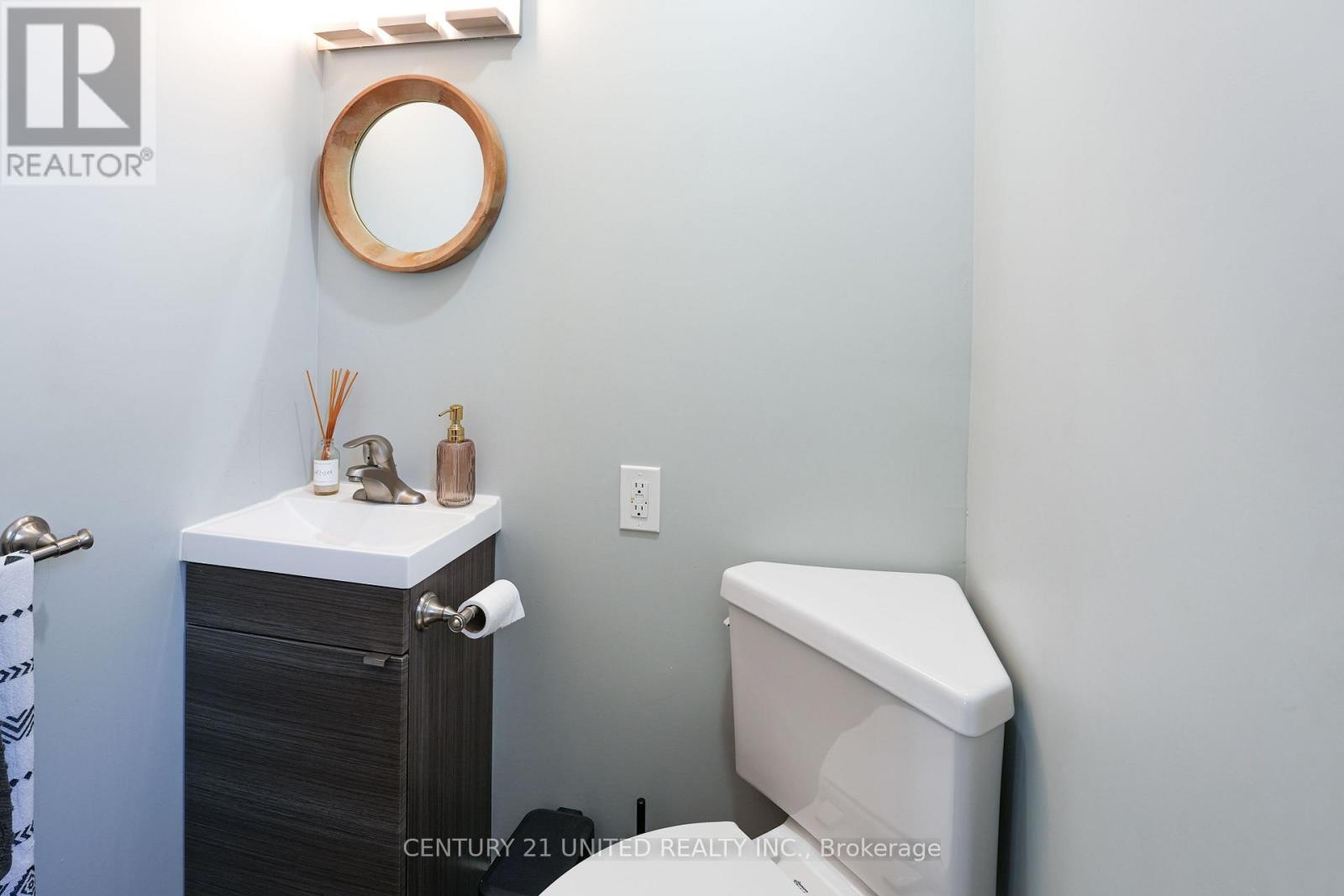 548 Douglas Avenue, Peterborough Central (South), Ontario  K9J 4L1 - Photo 10 - X12180042