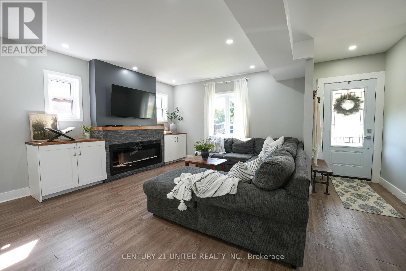 548 Douglas Avenue, Peterborough Central (South), Ontario  K9J 4L1 - Photo 9 - X12180042