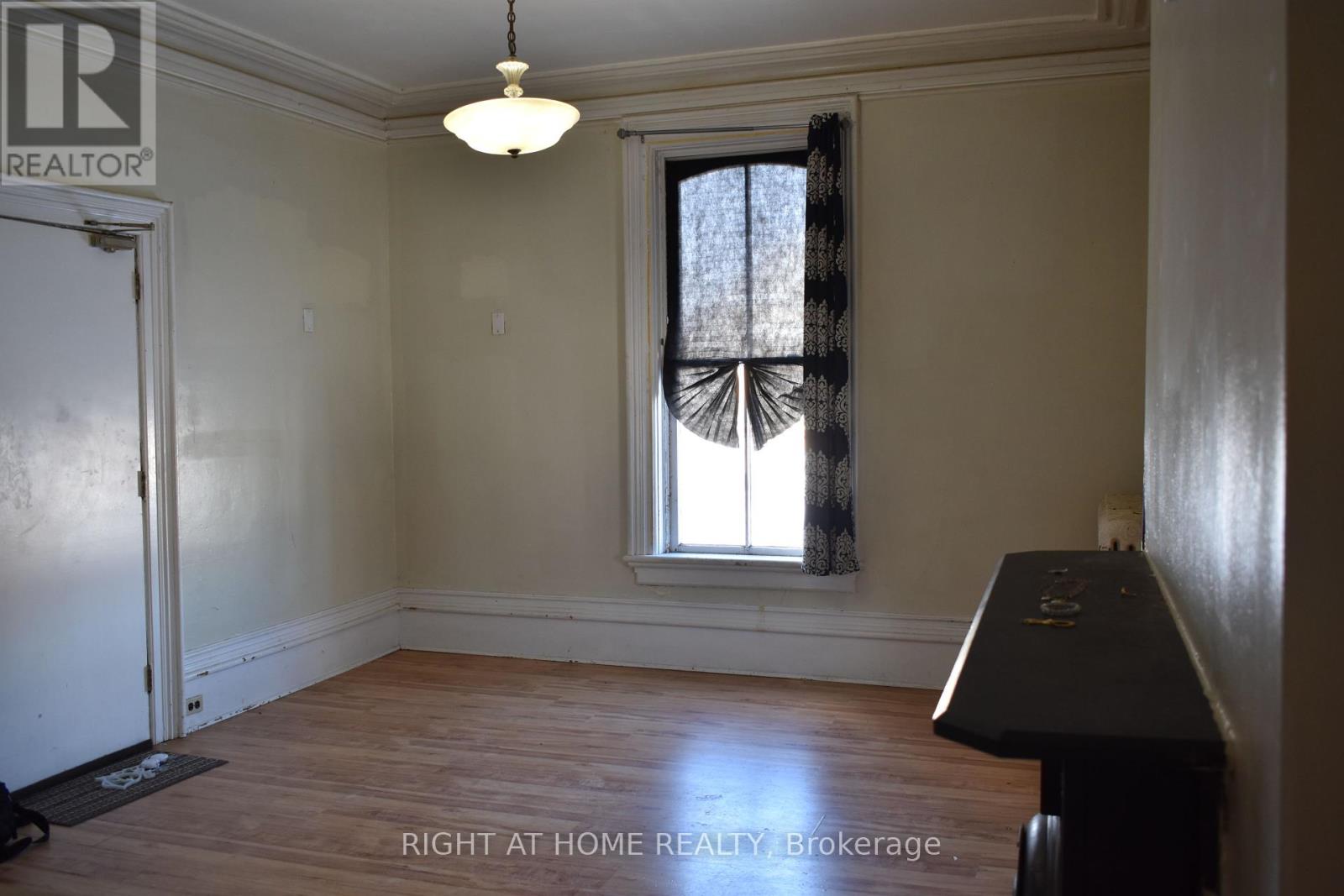 23 Glenelg Street W, Kawartha Lakes (Lindsay), Ontario  K9V 2T9 - Photo 14 - X12180331