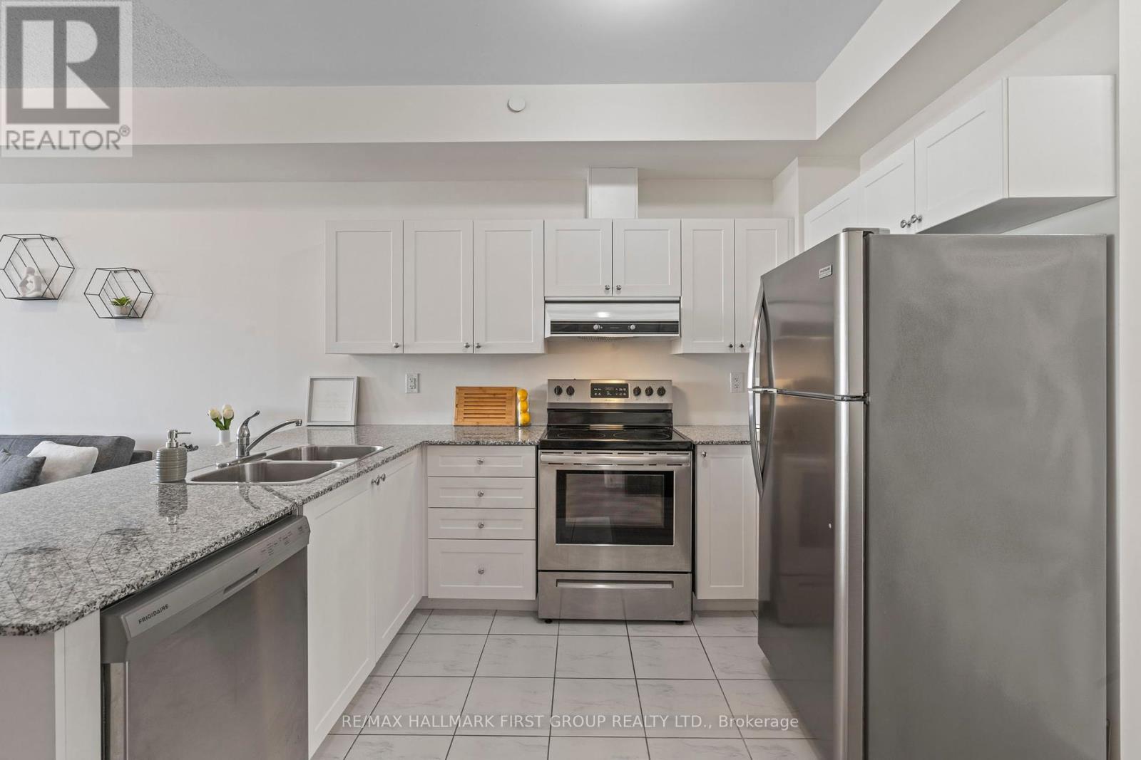 201 - 70 Shipway Avenue, Clarington (Newcastle), Ontario  L1B 0V7 - Photo 4 - E12180599