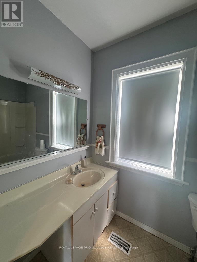 589 Aylmer Street N, Peterborough Central (North), Ontario  K9H 3W8 - Photo 15 - X12180688