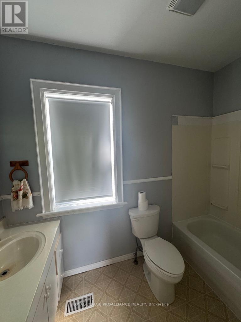 589 Aylmer Street N, Peterborough Central (North), Ontario  K9H 3W8 - Photo 16 - X12180688