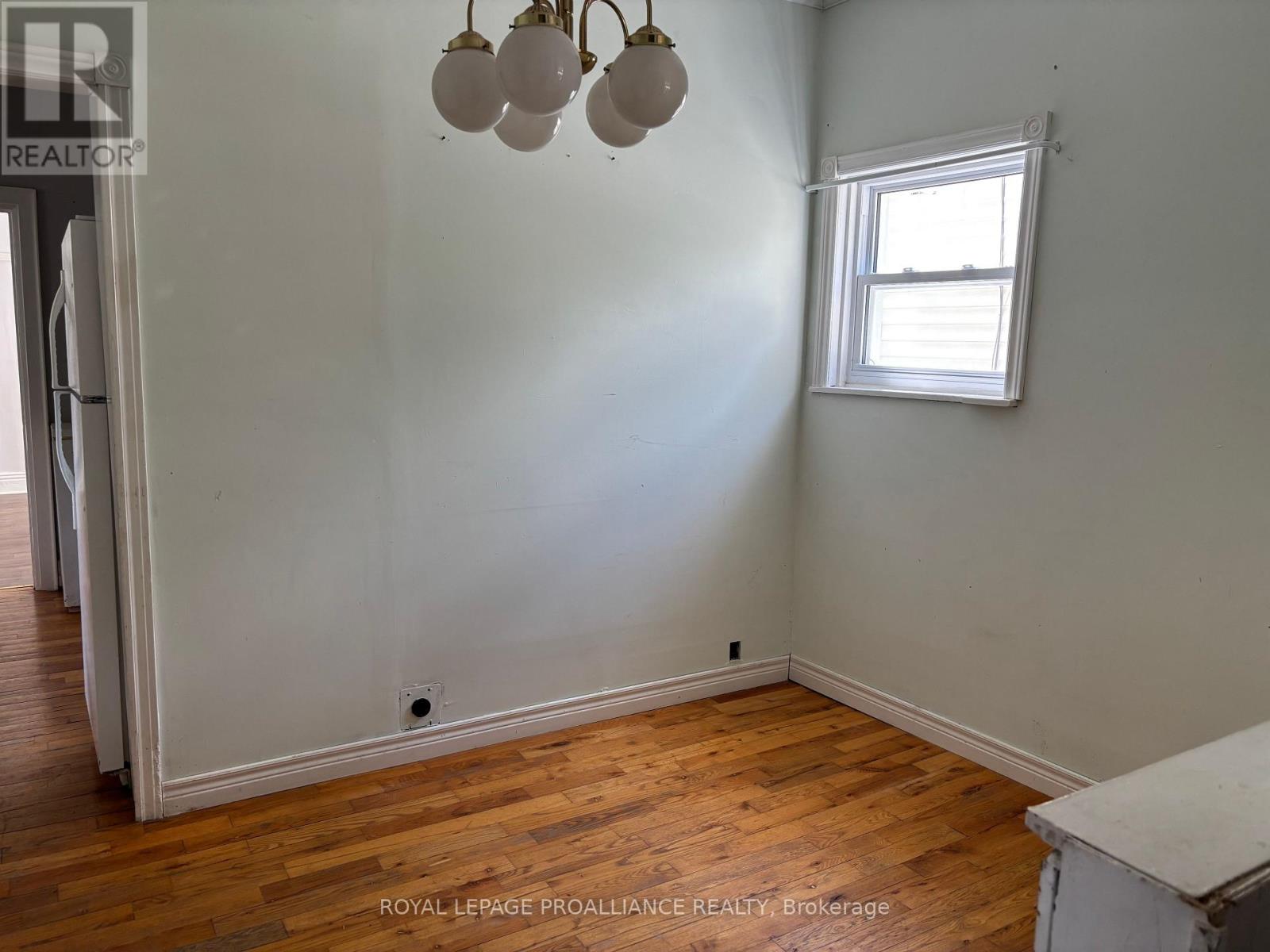 589 Aylmer Street N, Peterborough Central (North), Ontario  K9H 3W8 - Photo 4 - X12180688