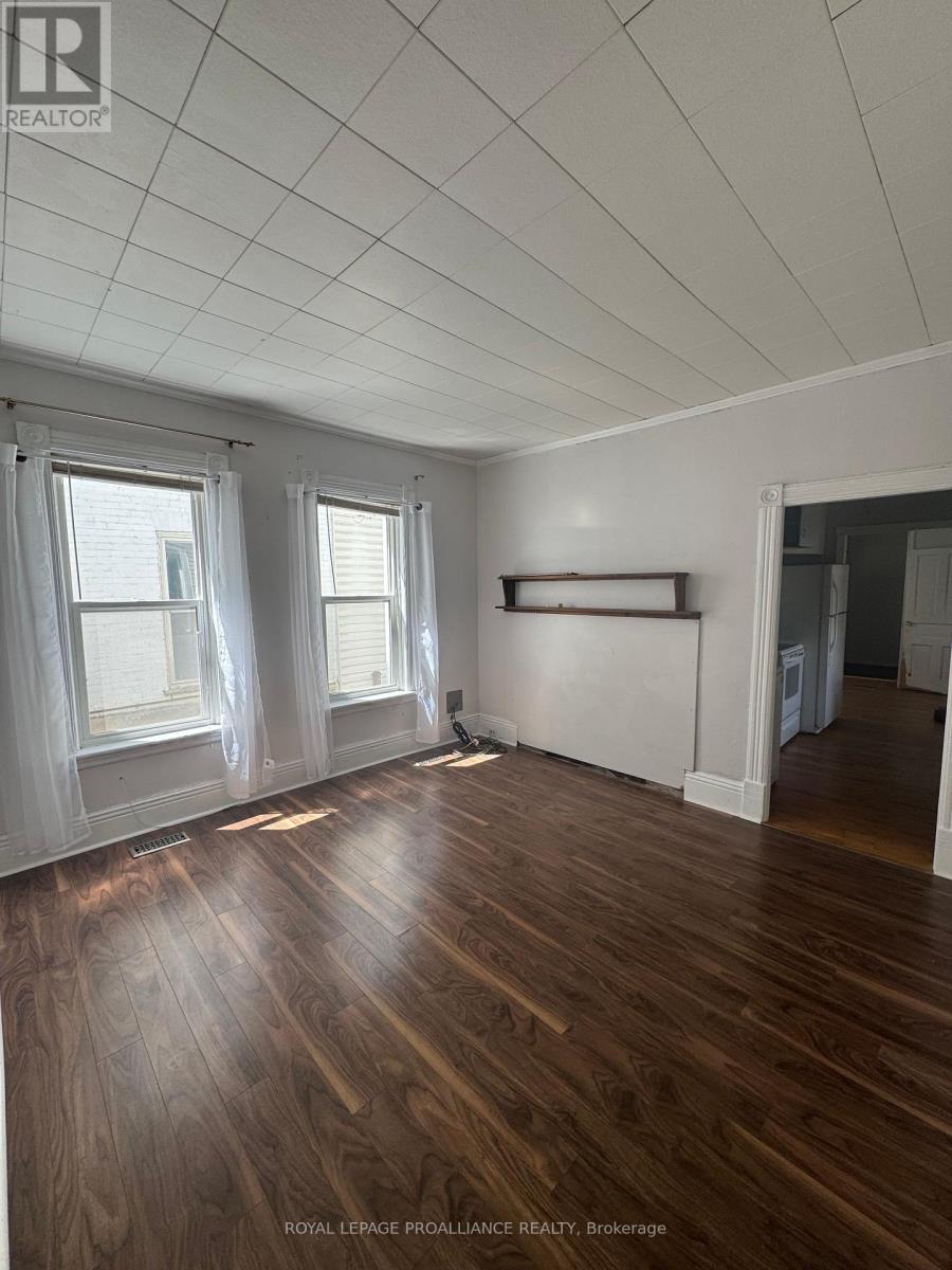 589 Aylmer Street N, Peterborough Central (North), Ontario  K9H 3W8 - Photo 6 - X12180688