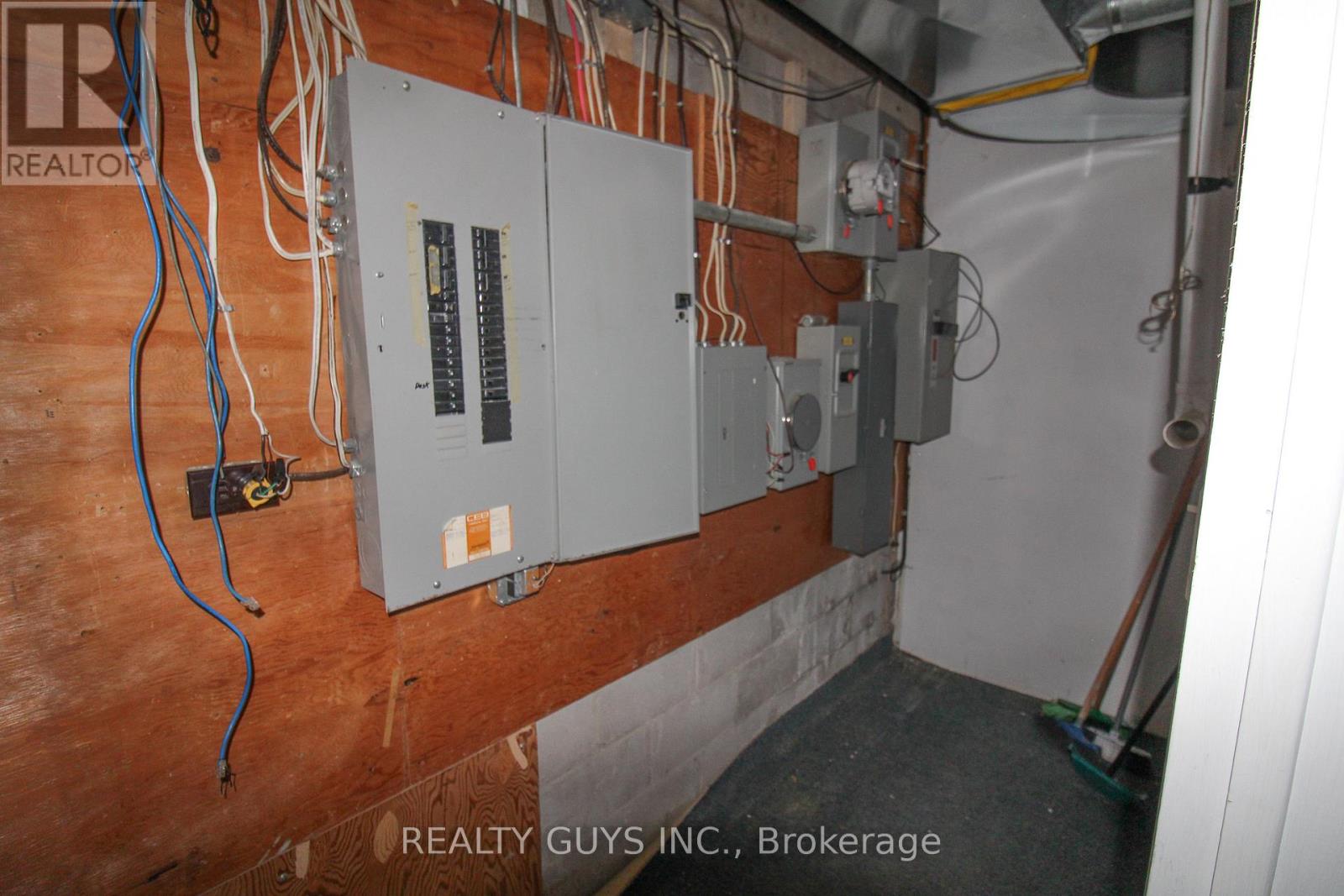 27 William Street N, Kawartha Lakes (Lindsay), Ontario  K9V 3Z9 - Photo 26 - X12180735