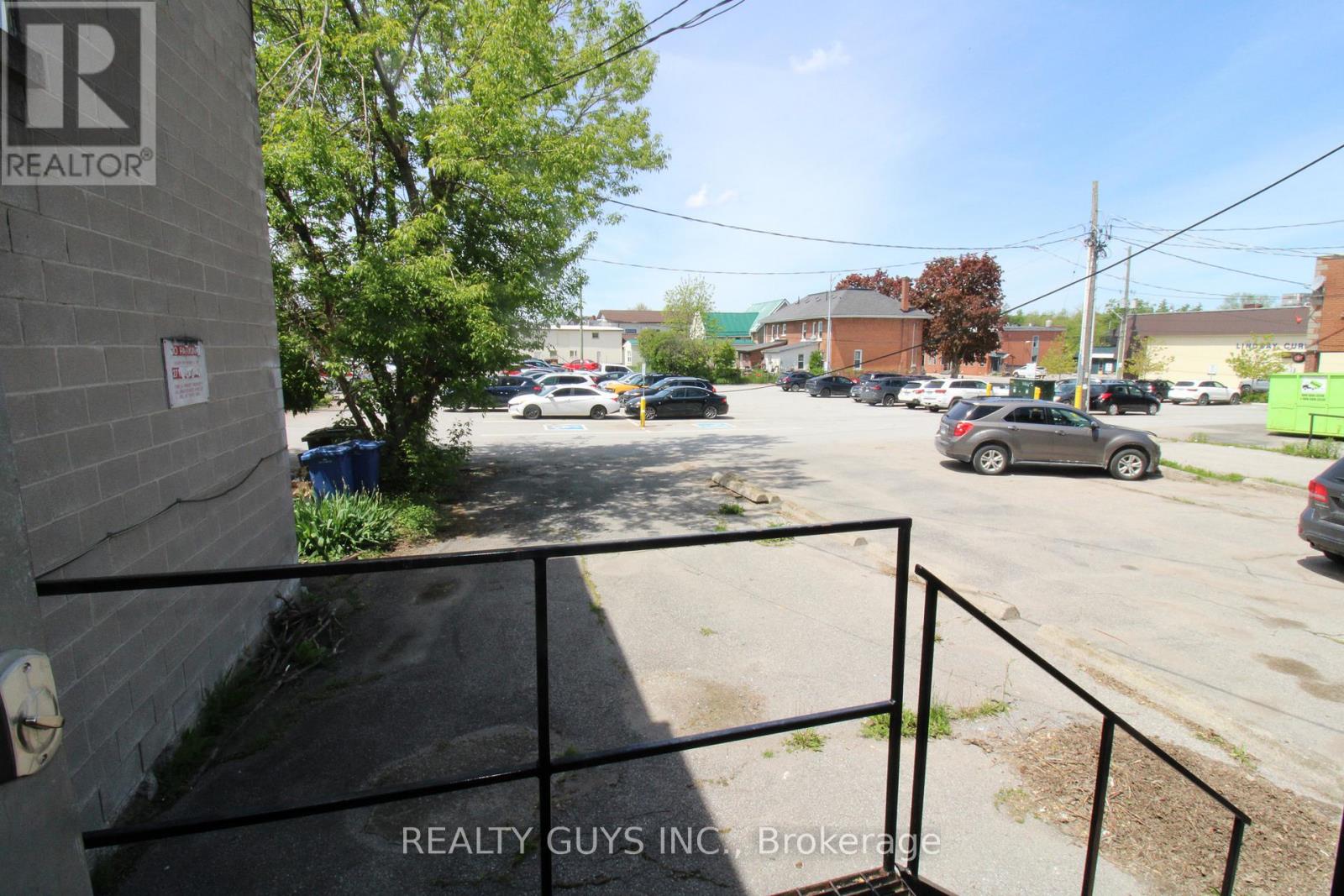 27 William Street N, Kawartha Lakes (Lindsay), Ontario  K9V 3Z9 - Photo 4 - X12180735