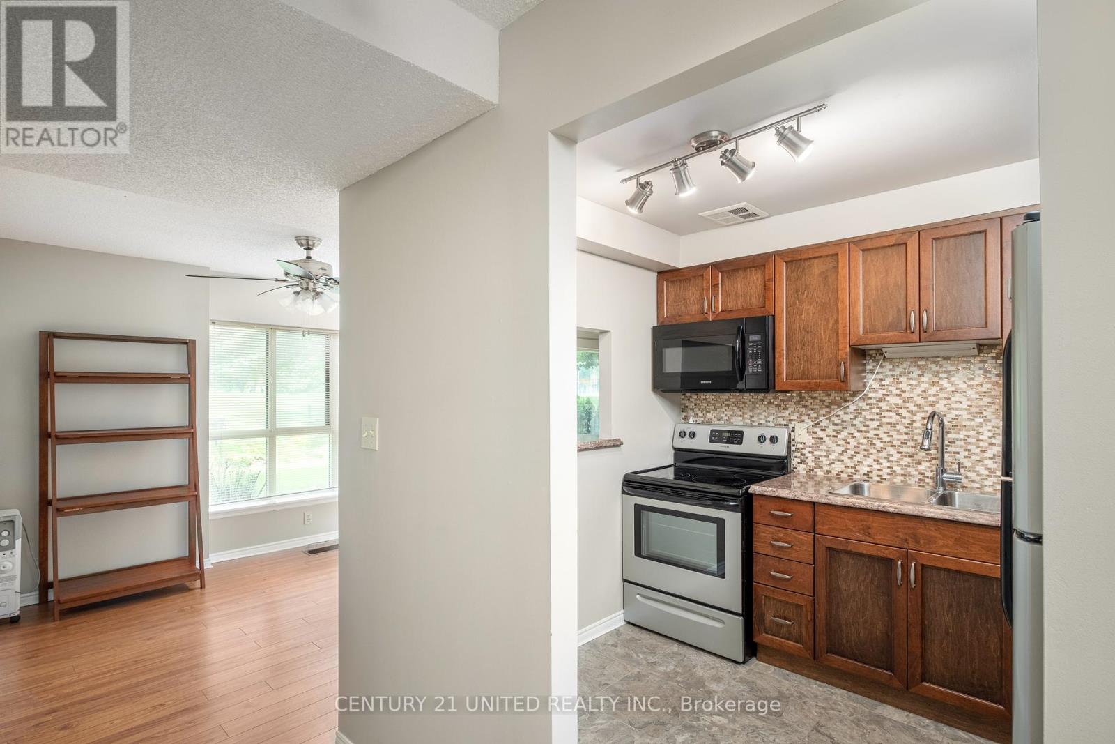 102 - 921 Armour Road, Peterborough East (North), Ontario  K9H 7K5 - Photo 10 - X12180881