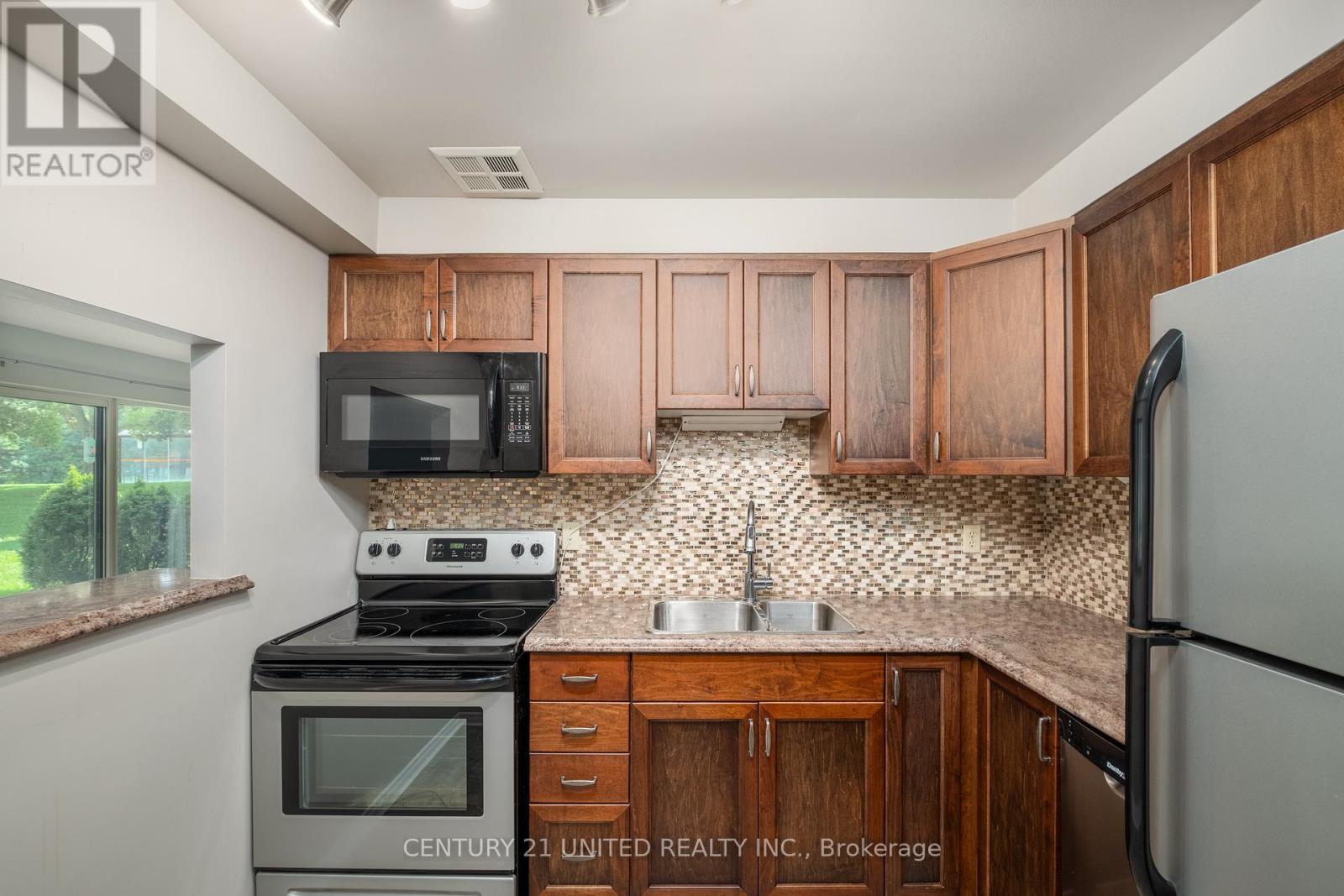 102 - 921 Armour Road, Peterborough East (North), Ontario  K9H 7K5 - Photo 11 - X12180881