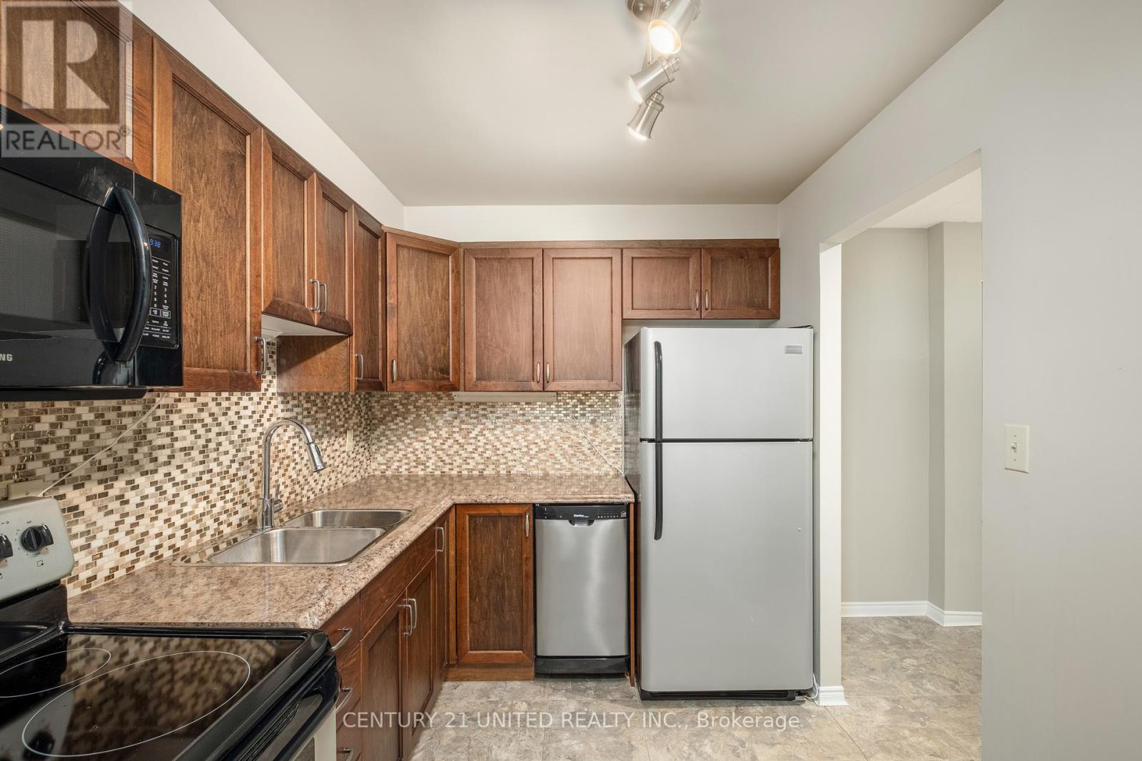 102 - 921 Armour Road, Peterborough East (North), Ontario  K9H 7K5 - Photo 12 - X12180881