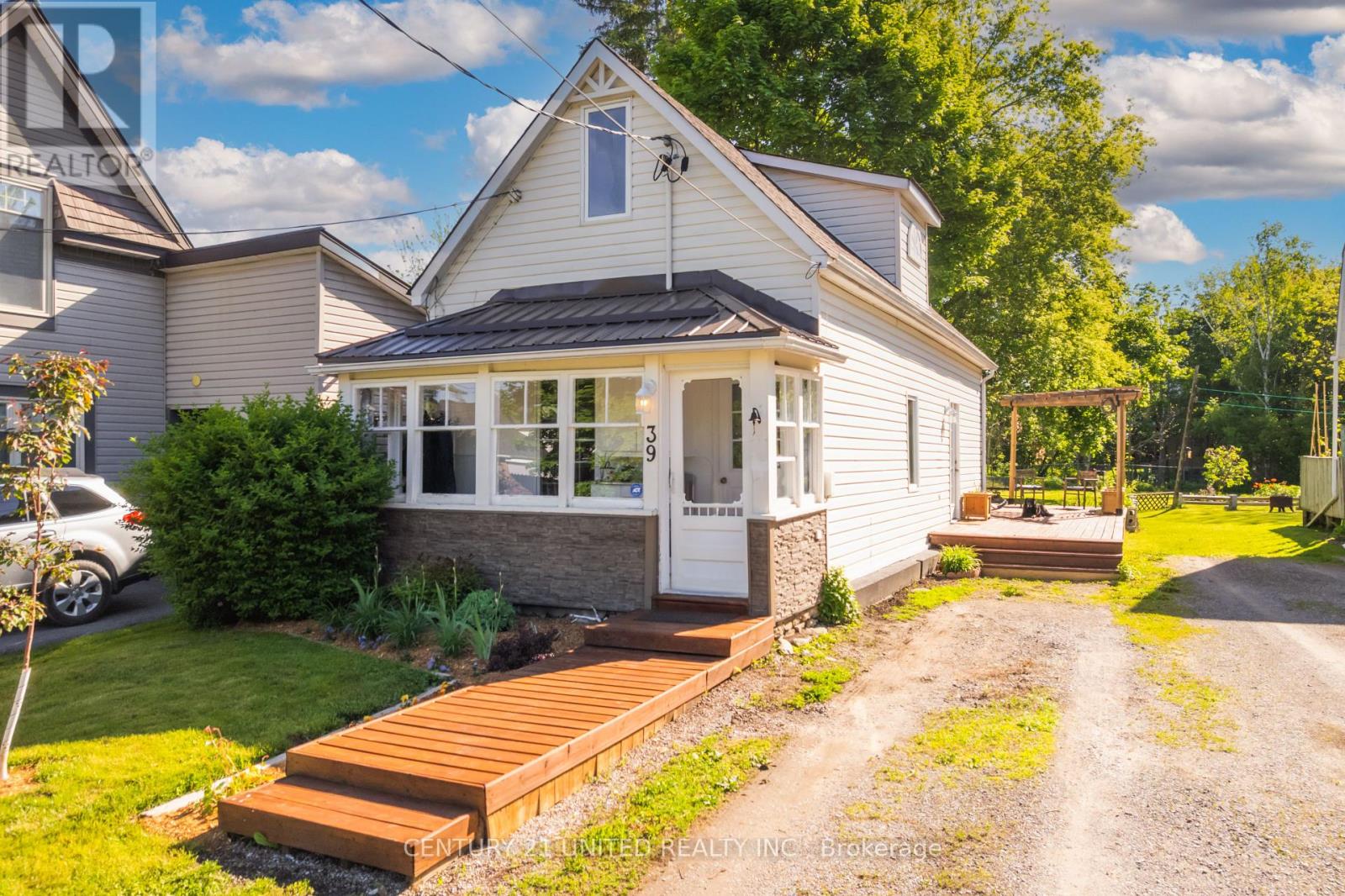 39 Raglan Street S, Trent Hills (Campbellford), Ontario  K0L 1L0 - Photo 3 - X12181021
