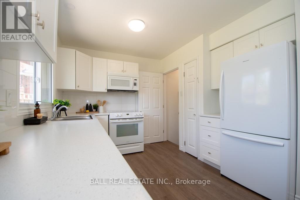 286 Sunset Boulevard, Peterborough North (North), Ontario  K9H 5L3 - Photo 12 - X12181365