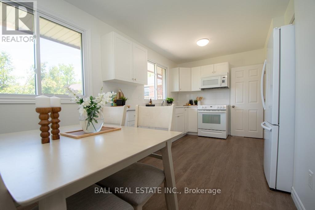 286 Sunset Boulevard, Peterborough North (North), Ontario  K9H 5L3 - Photo 9 - X12181365