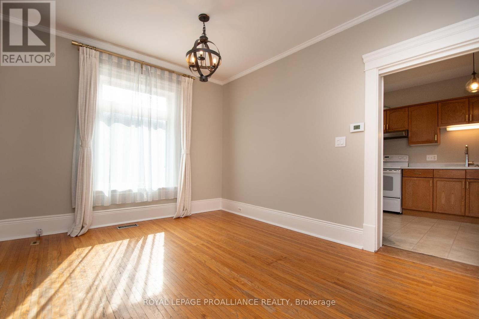 237 Prince Street, Peterborough Central (South), Ontario  K9J 2A6 - Photo 10 - X12181621