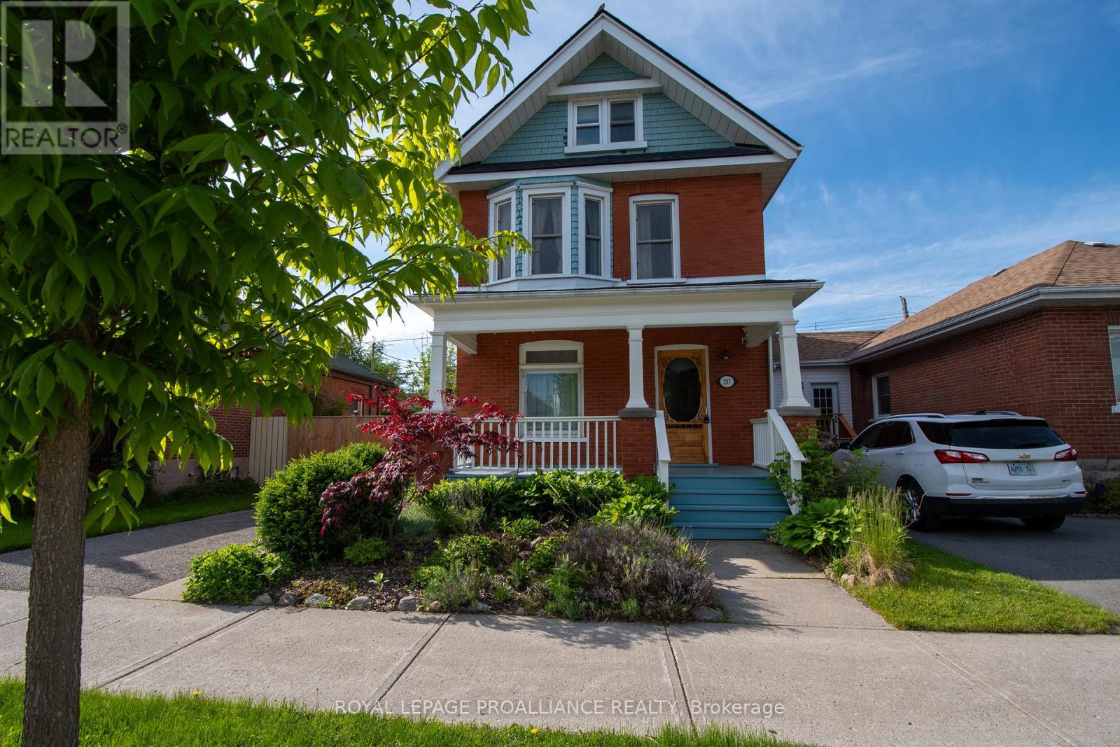237 Prince Street, Peterborough Central (South), Ontario  K9J 2A6 - Photo 2 - X12181621
