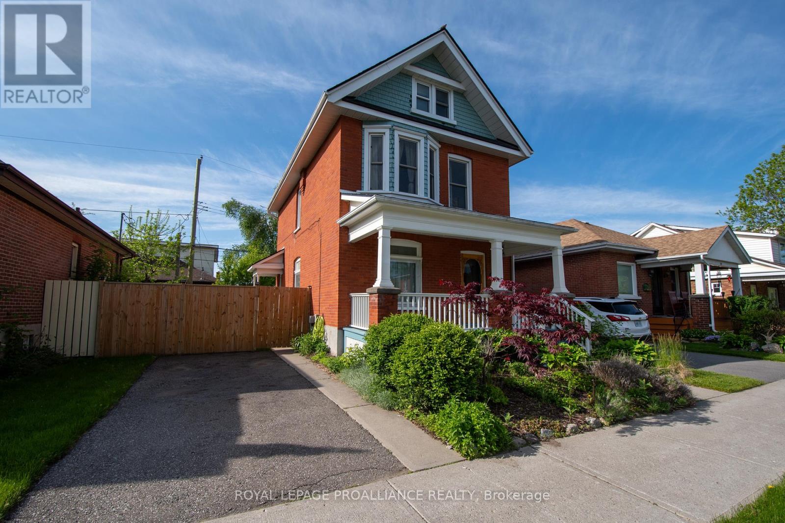 237 Prince Street, Peterborough Central (South), Ontario  K9J 2A6 - Photo 3 - X12181621