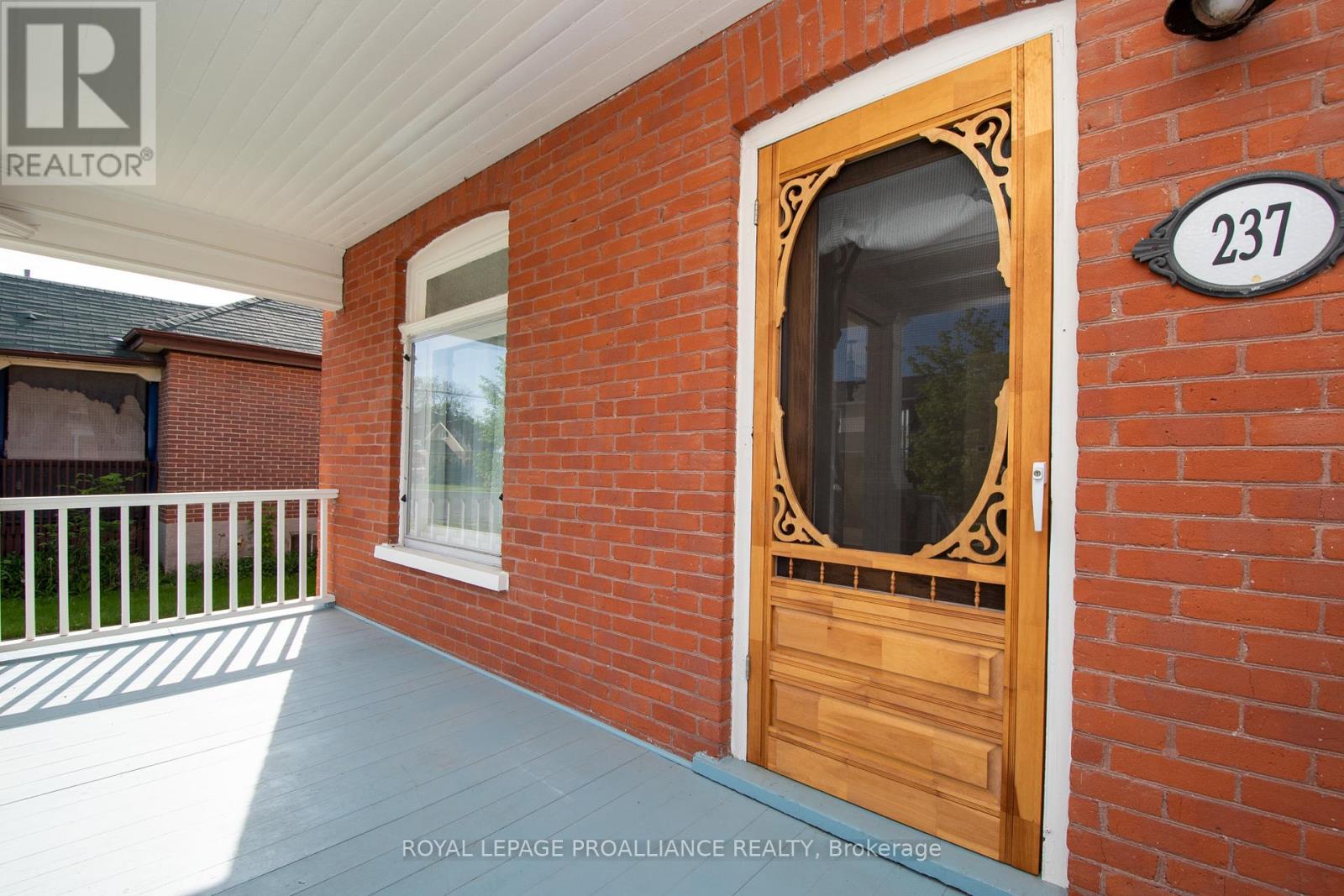 237 Prince Street, Peterborough Central (South), Ontario  K9J 2A6 - Photo 4 - X12181621