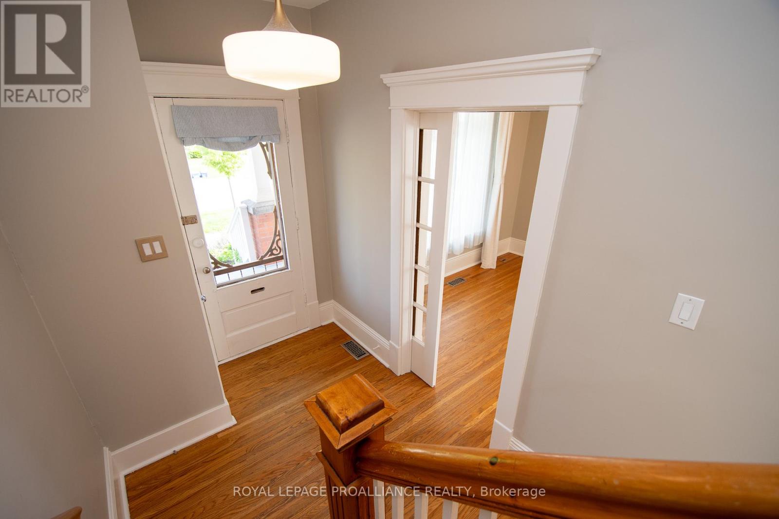 237 Prince Street, Peterborough Central (South), Ontario  K9J 2A6 - Photo 6 - X12181621