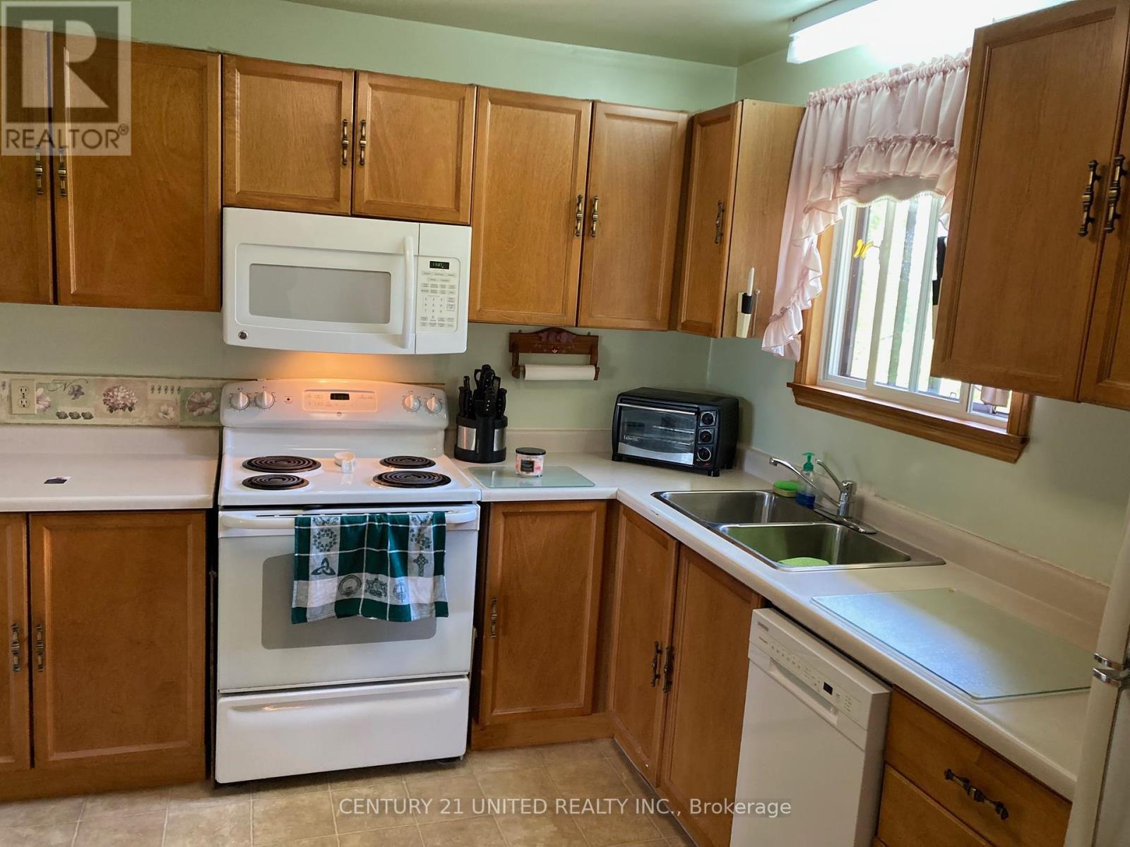 496 Pigeon Lake Road, Kawartha Lakes (Ops), Ontario  K9V 4R3 - Photo 10 - X12181657