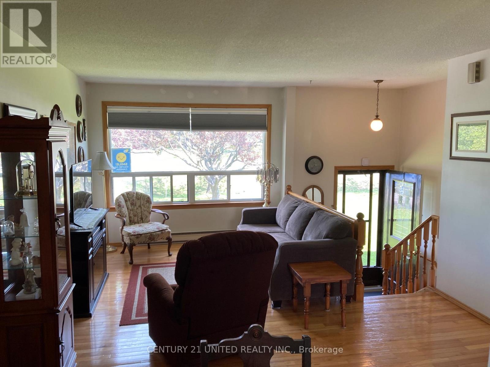 496 Pigeon Lake Road, Kawartha Lakes (Ops), Ontario  K9V 4R3 - Photo 12 - X12181657