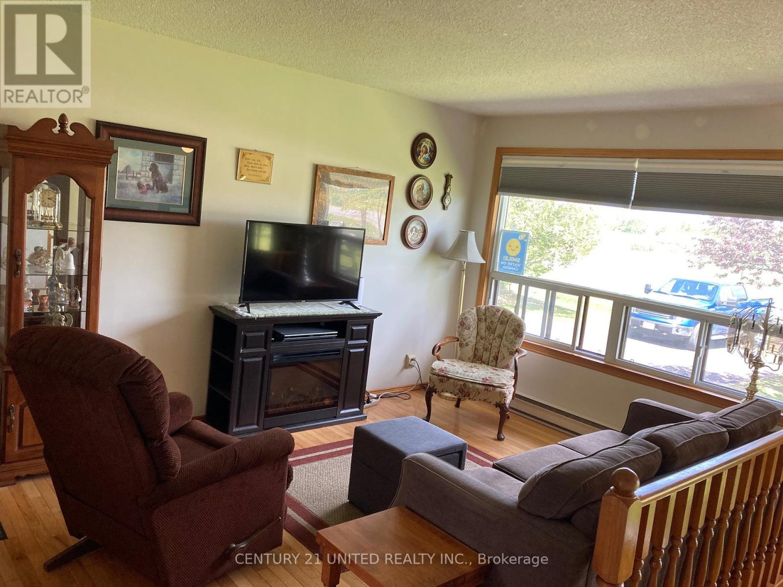 496 Pigeon Lake Road, Kawartha Lakes (Ops), Ontario  K9V 4R3 - Photo 13 - X12181657