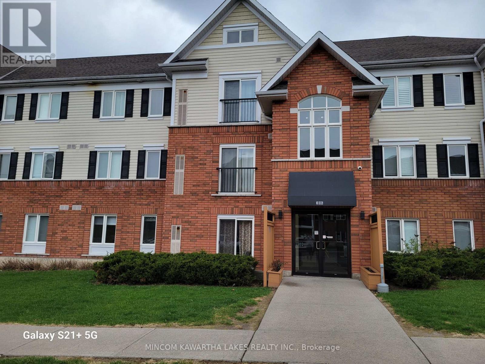 <h3>$350,000</h3><p>102 - 306 Spillsbury Drive, Peterborough West (South), Ontario</p>