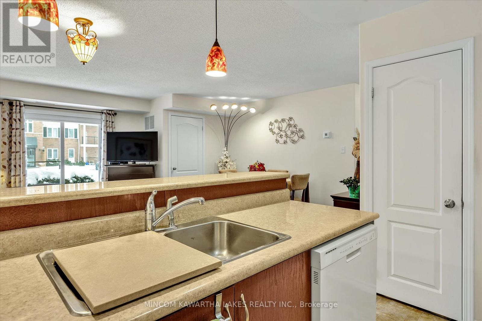 102 - 306 Spillsbury Drive, Peterborough West (South), Ontario  K9K 0B5 - Photo 12 - X12181997