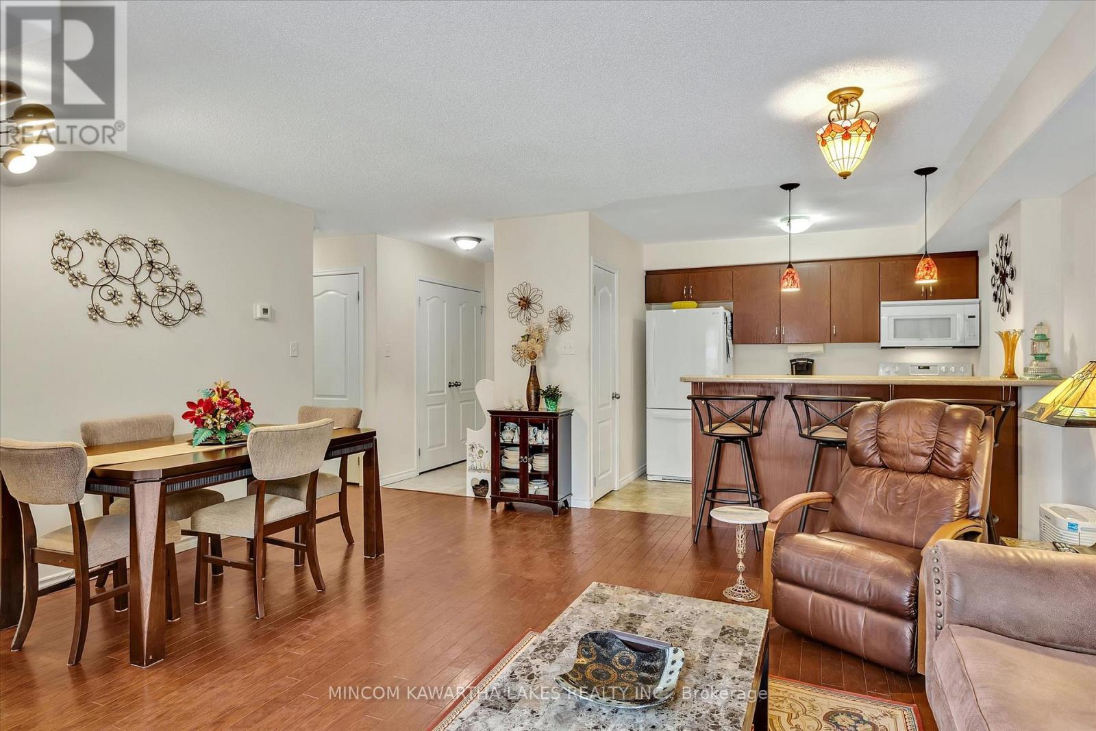 102 - 306 Spillsbury Drive, Peterborough West (South), Ontario  K9K 0B5 - Photo 4 - X12181997