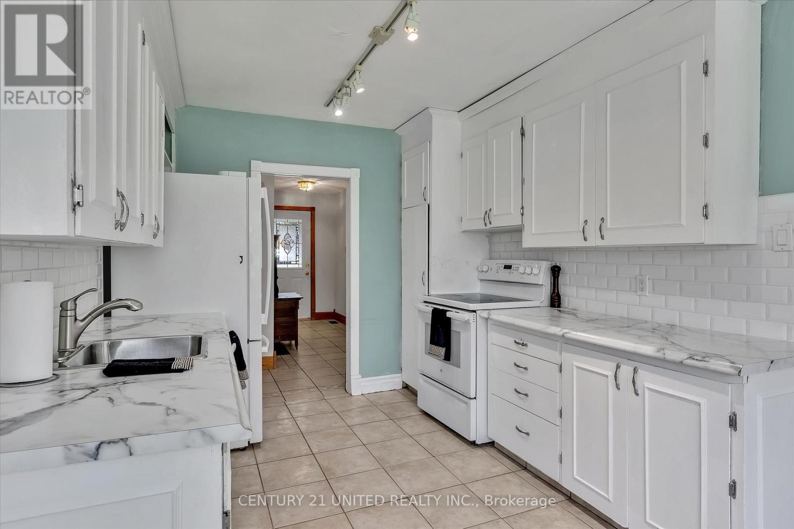 28 Larchwood Avenue, Peterborough West (Central), Ontario  K9J 1M6 - Photo 11 - X12182240