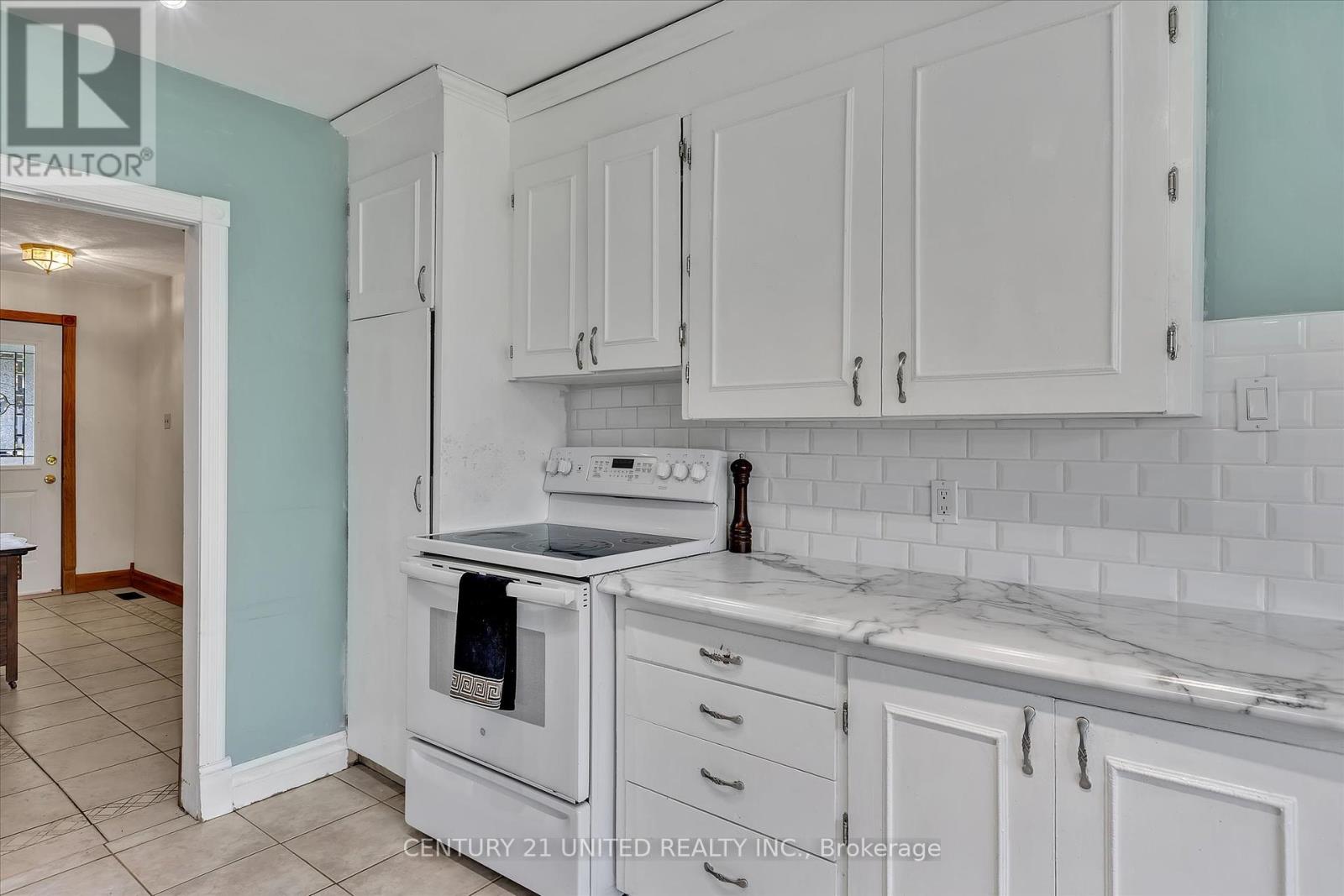 28 Larchwood Avenue, Peterborough West (Central), Ontario  K9J 1M6 - Photo 12 - X12182240