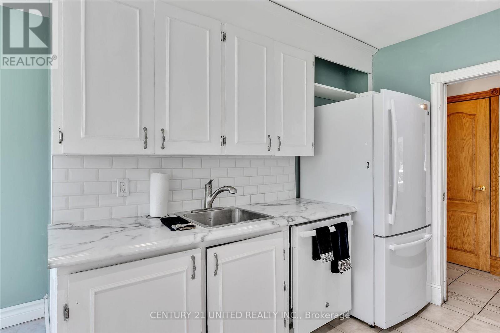 28 Larchwood Avenue, Peterborough West (Central), Ontario  K9J 1M6 - Photo 13 - X12182240