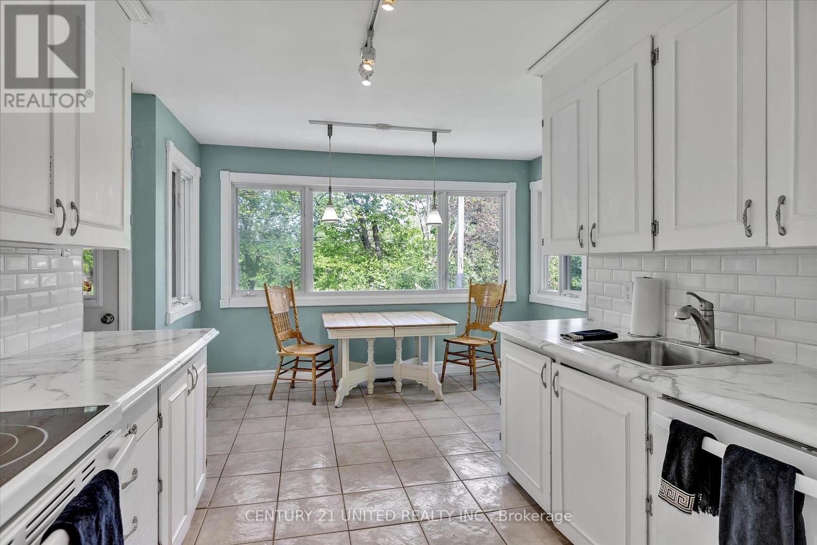 28 Larchwood Avenue, Peterborough West (Central), Ontario  K9J 1M6 - Photo 14 - X12182240