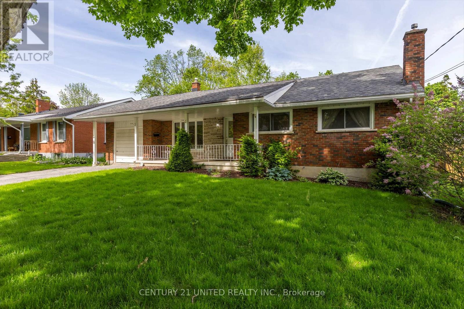 28 Larchwood Avenue, Peterborough West (Central), Ontario  K9J 1M6 - Photo 2 - X12182240