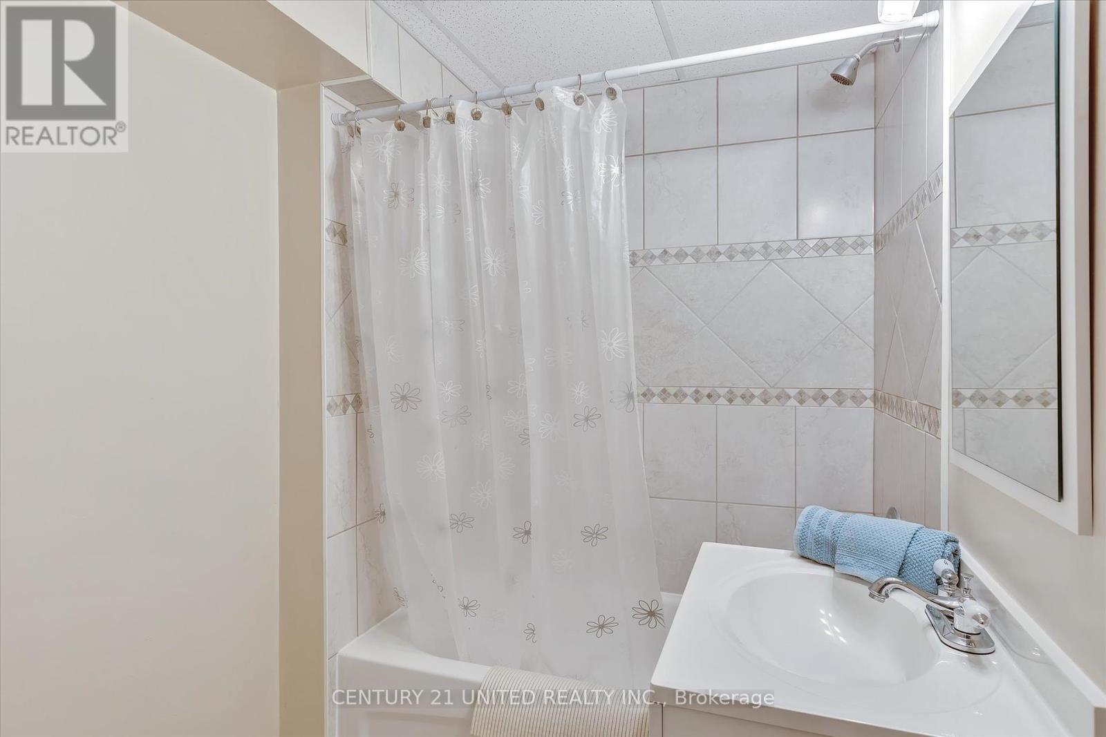 28 Larchwood Avenue, Peterborough West (Central), Ontario  K9J 1M6 - Photo 27 - X12182240