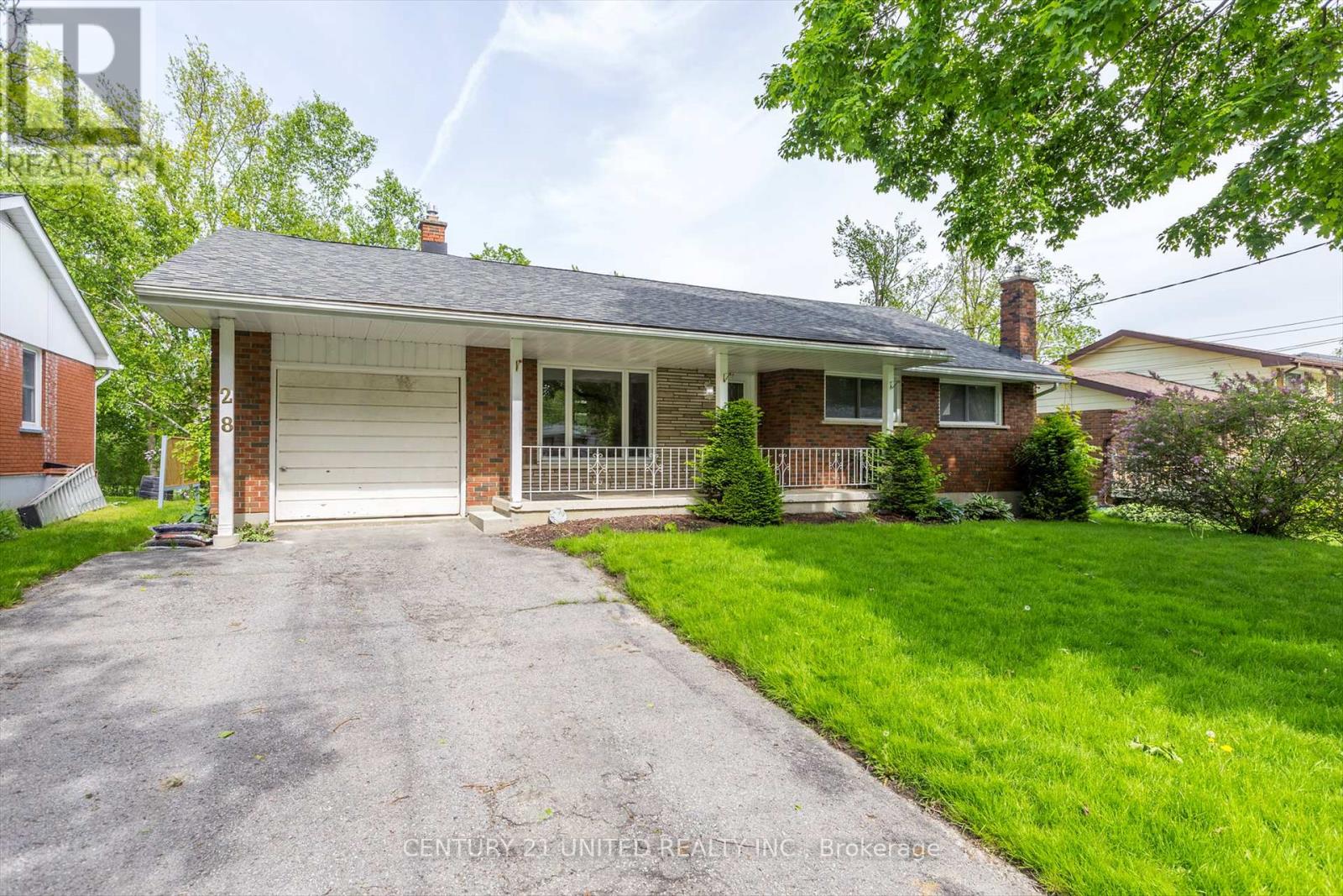 28 Larchwood Avenue, Peterborough West (Central), Ontario  K9J 1M6 - Photo 3 - X12182240