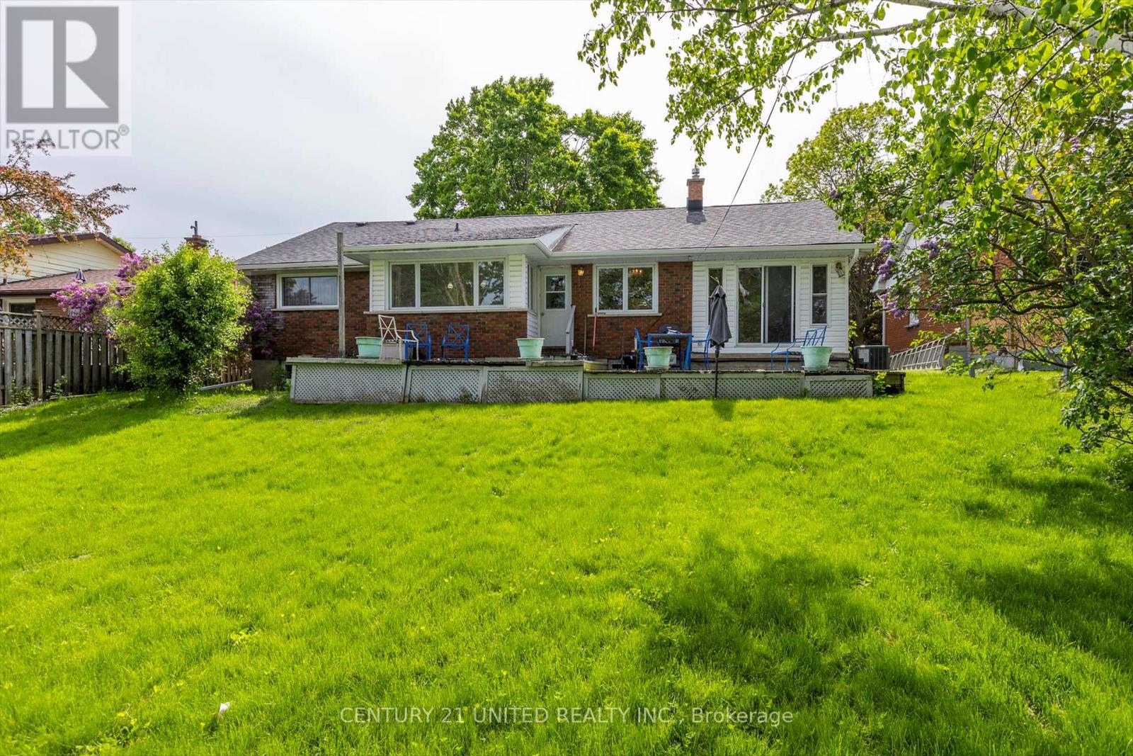 28 Larchwood Avenue, Peterborough West (Central), Ontario  K9J 1M6 - Photo 32 - X12182240