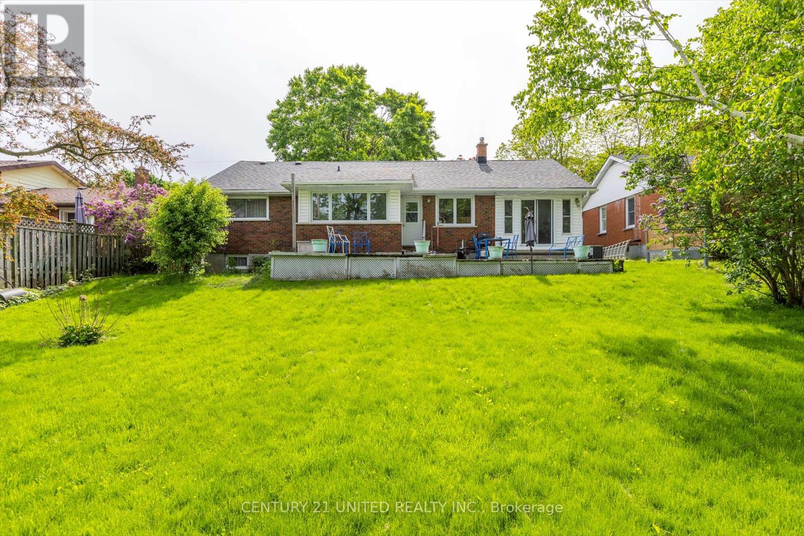 28 Larchwood Avenue, Peterborough West (Central), Ontario  K9J 1M6 - Photo 37 - X12182240