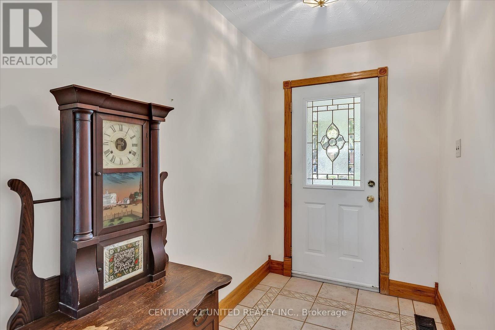 28 Larchwood Avenue, Peterborough West (Central), Ontario  K9J 1M6 - Photo 5 - X12182240