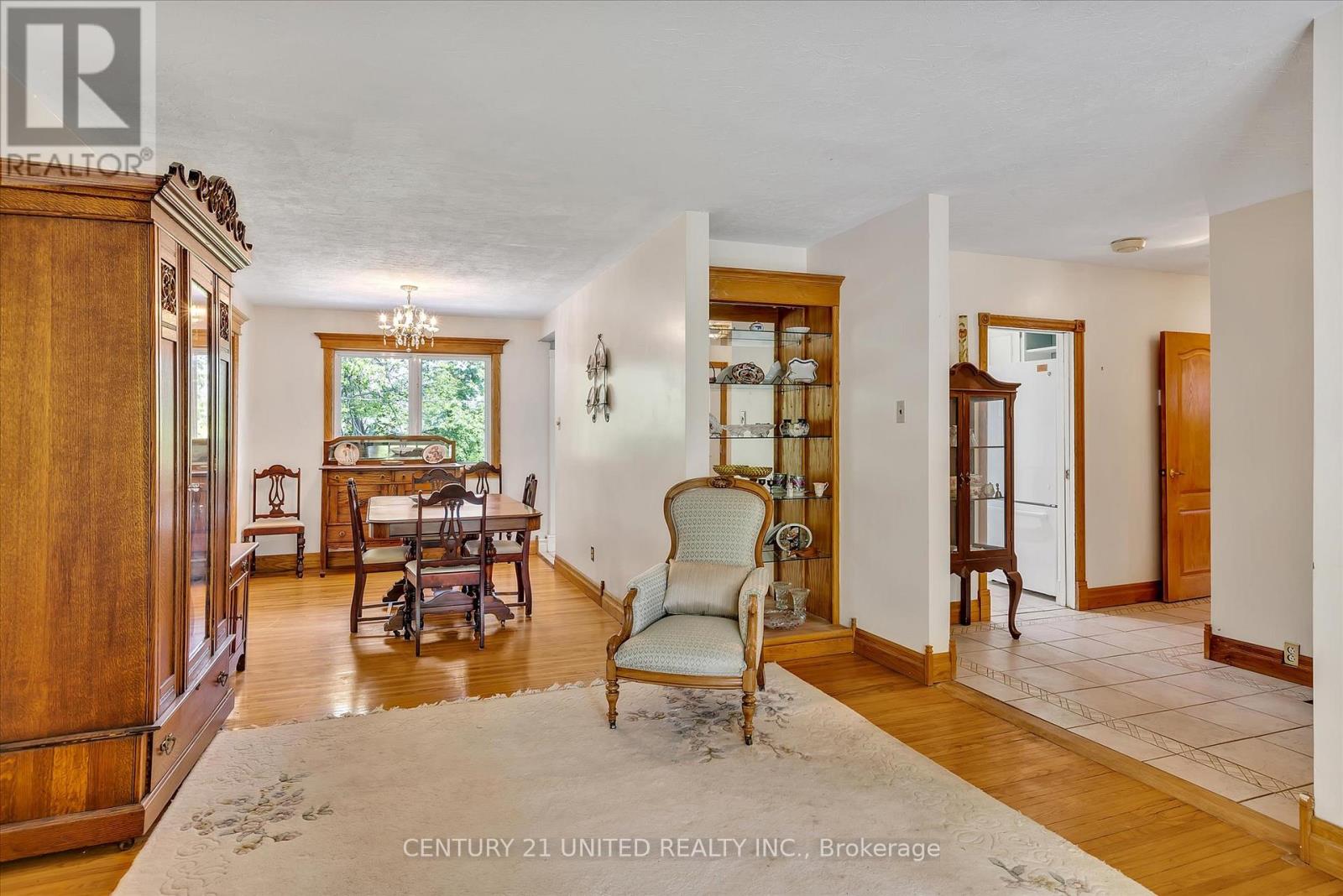 28 Larchwood Avenue, Peterborough West (Central), Ontario  K9J 1M6 - Photo 7 - X12182240
